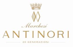 Das Bild zeigt das goldene Logo von Marchesi Antinori mit einer Krone, dem Namenszug und dem Schriftzug "26 generazioni".