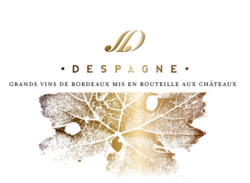 Logo der Marke Despagne mit goldenem Blattmuster und Schrift "Grands Vins de Bordeaux mis en bouteille aux Château" auf weißem Hintergrund. Hochwertige Weine.