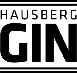 Schwarz-weißes Logo von Hausberg Gin mit stilisiertem Text und Linien darüber und darunter. Ideal für Gin-Liebhaber!