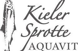 Logo der Marke "Kieler Sprotte" mit Schriftzug und stilisiertem Fisch, beworben wird ihr Aquavit, ideal für Genießer von Spirituosen.